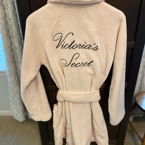 Victoria Secrets velour robe, light pink, Size: XS/S